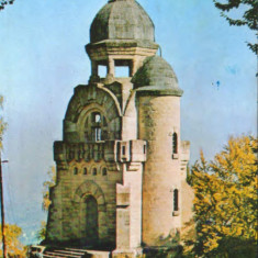 Carte postala circ. 1981 - Targu Ocna - Monumentul eroilor de pe Magura