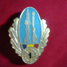 Insigna Militara - Arma Rachete - Romania cls 1 ,metal si email , h= 5,5 cm