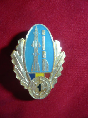 Insigna Militara - Arma Rachete - Romania cls 1 ,metal si email , h= 5,5 cm foto