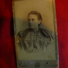 Fotografie sec.XIX - Femeie in costum de epoca Foto A.Weber , dim.= 6,4x10,6cm