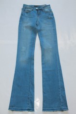 Pantaloni blugi evazati albastri BERSHKA foto