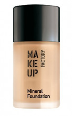 Fond de ten Mineral foundation Make Up Factory foto