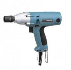 Ma?ina de in?urubat cu impact Makita 6953 foto