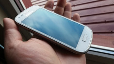 Samsung Galaxy S3 Mini Alb / White - codat Vodafone Romania foto