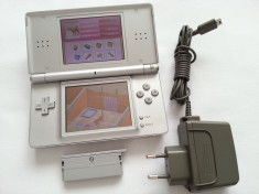 Consola joc Nintendo DS Lite + incarcator original + discheta + capac gri GBA foto