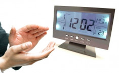 Ceasul LCD cu Senzor Acustic Alarma si Termometru foto