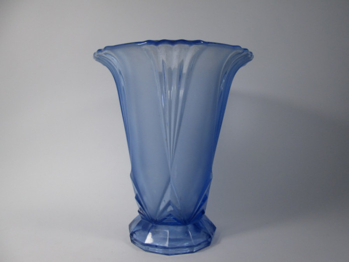 g Vaza veche Art Deco din sticla albastra sablata partial, stare perfecta