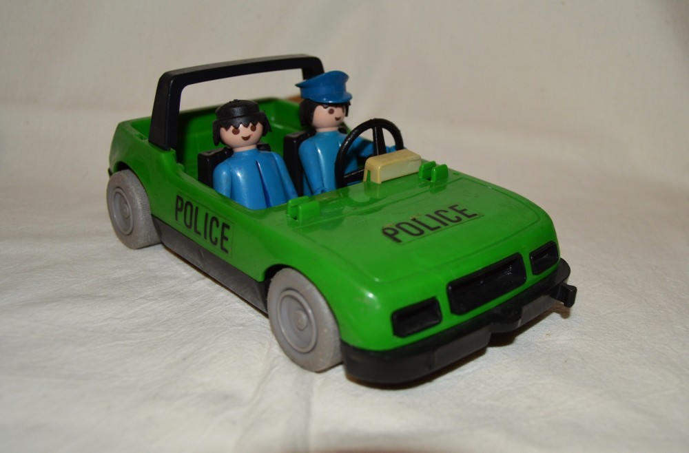 Masina politie Playmobil System Geobra 1976 + 2 omuleti | Okazii.ro