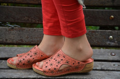 Papuc de vara din piele moale, corai, cu model floral imprimat (Culoare: CORAI, Marime: 39) foto