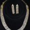 Set de bijuterii cu cristale albe pe fond auriu, model deosebit (Culoare: AURIU)