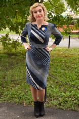 Rochie rafinata de toamna cu design de dungi bleumarin-bej (Culoare: BLEUMARIN, Marime: 48) foto