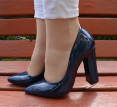 Pantof fashion cu toc gros, stabil, piele lacuita nuanta bleumarin (Culoare: BLEUMARIN, Marime: 40) foto