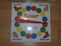 Joc Twister joc pentru copii si adulti joc distractiv foto