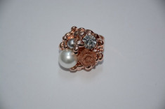 Inel fashion auriu, reglabil, perle si strasuri in compozitie rafinata (Culoare: AURIU, Marime: UNIVERSAL) foto