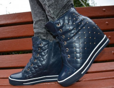Pantof modern cu platforma imbracata, nuanta bleumarin cu tinte (Culoare: BLEUMARIN, Marime: 39) foto