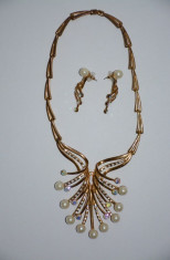 Colier elegant cu cercei cu surub, culoare aurie cu perle si cristale (Culoare: AURIU) foto