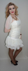 Rochie fashion, nuanta de alb, esarfa tinereasca (Culoare: ALB, Marime: 36) foto