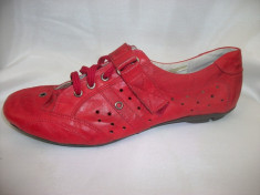 Pantof rosu deosebit, din piele moale cu perforatii, model sport (Culoare: ROSU, Marime: 40) foto