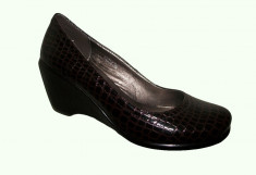 Pantof casual cu talpa plina si piele ecologica lucioasa maro (Culoare: MARO, Marime: 36) foto
