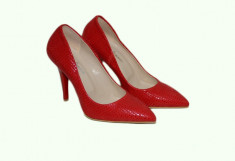 Pantof modern cu toc inalt, nuanta rosie, design de patratele (Culoare: ROSU, Marime: 35) foto