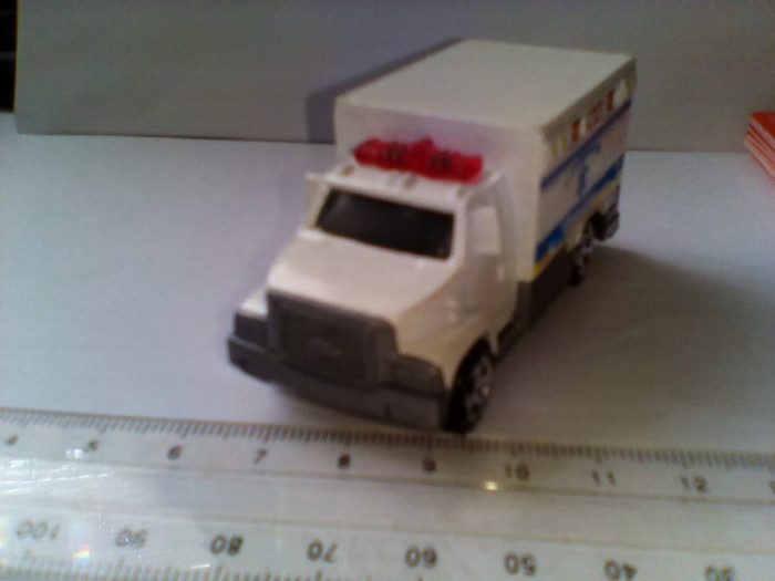 bnk jc Matchbox - Ambulance MB679