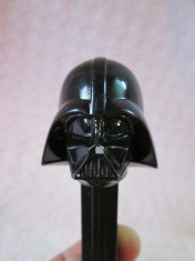 PEZ bomboane, PEZ dispenser, cutiuta bomboane de colectie Darth Vader foto