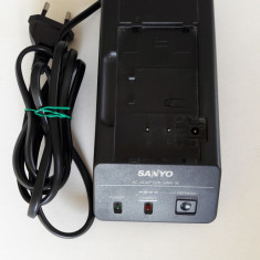 Incarcator camera video Sanyo VAR-18 / 10V , 1.3A / (661)