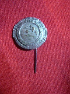 Insigna Campionate Balcanice Baschet- Volei 1946 , d=2,2 cm foto
