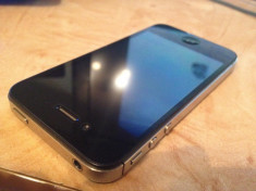 Iphone 4 Negru (pret negociabil sau schimb cu alt telefon) foto