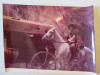 FOTO DOCUMENT(23 X 17,5 CM) ROMFILM DIN TIMPUL FILMARII PELICULEI DRUMUL OASELOR, Color, Romania de la 1950, Arta