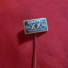 Insigna veche 20 Ani SMTC Timisoara 1974 ,metal si email h= 1,7 cm