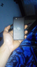 BlackBerry Z10 stl100-3 cu displayul spart..sau piese..Pret negiciabil foto