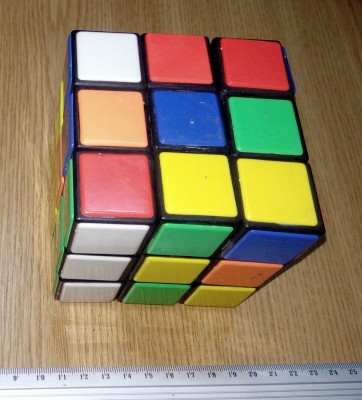 JUCARIE VECHE TIP RUBIKS CUBE , ROMANEASCA , DIMENSIUNE MARE- are defect lipsuri foto