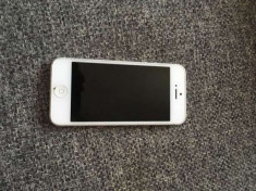 Iphone 5 16gb white neverloked folosit stare buna,incarcator,cablu !PRET:600lei foto