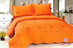 Cuvertura de pat portocalie, cu 2 fete de perna foto