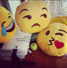 Perna Emoticon - Emoji Pillow - 32 cm !! foto