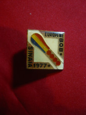 Insigna Campionatele Europene de Bob Sinaia 1977 , 2,5x2,5 cm , metal si email foto