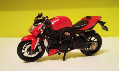 Macheta motocicleta Maisto Ducati Streetfighter scara 1:18 plastic si metal foto