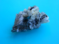 Specimen minerale - STIBINA si CUART foto