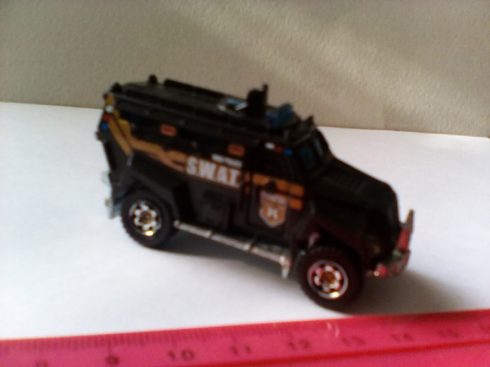 bnk jc Matchbox - SWAT Truck - Mattel 2011