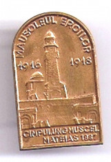 (9) INSIGNA MAUSOLEUL EROILOR CAMPULUNG MUSCEL MATEIAS, 1987 foto