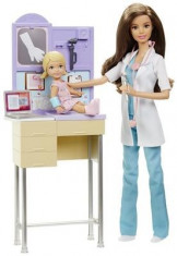 Papusa Barbie Careers Pediatrician Doll Playset foto