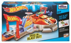 Jucarie Hot Wheels Fast Blast Car Park Garage Stop And Go Playset foto