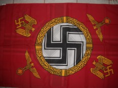 steag nazist cu zvastica si vulturi.REPRO foto