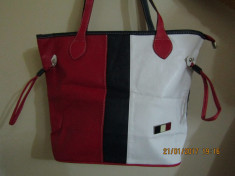 GEANTA TOMMY HILFIGER -MODEL NOU -DIMENSIUNE 46 X 32 CM- foto