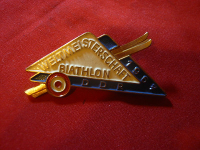 Insigna Campionat Mondial Biatlon 1967 DDR ,metal si email , L= 4,8 cm foto