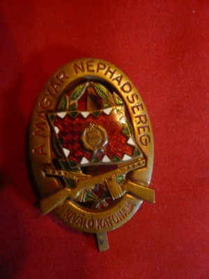 Insigna Merit pt.soldati Ungaria , metal si email ,h= 4,5 cm foto