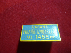 Insigna Cabana Poiana Izvoarelor , L= 3 cm , metal si email foto