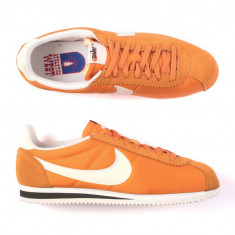 NIKE CLASSIC CORTEZ NYLON AW TRAINERS?CLAY ORANGE-844855-810 foto