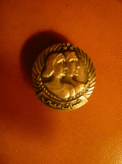 Insigna Araba Spartakiada ,d= 2 cm ,metal argintat sau argint, cu picior foto